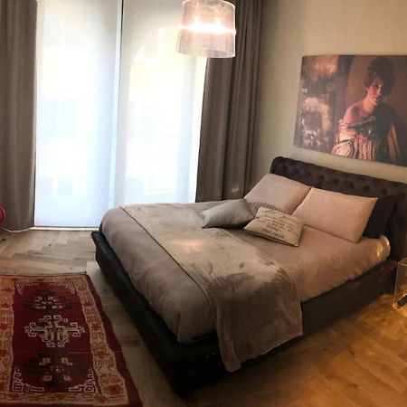 Suite La Castellana Тори дел Бенако Екстериор снимка
