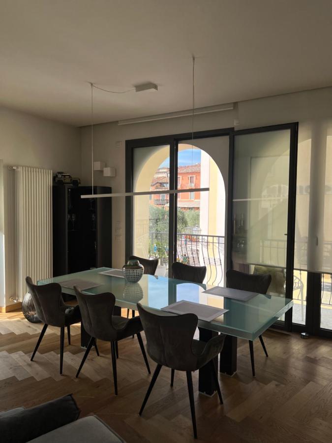 Suite La Castellana Тори дел Бенако Екстериор снимка