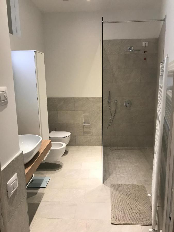 Suite La Castellana Тори дел Бенако Екстериор снимка
