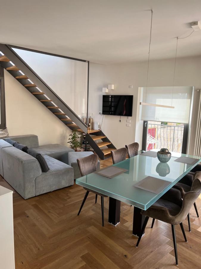 Suite La Castellana Тори дел Бенако Екстериор снимка