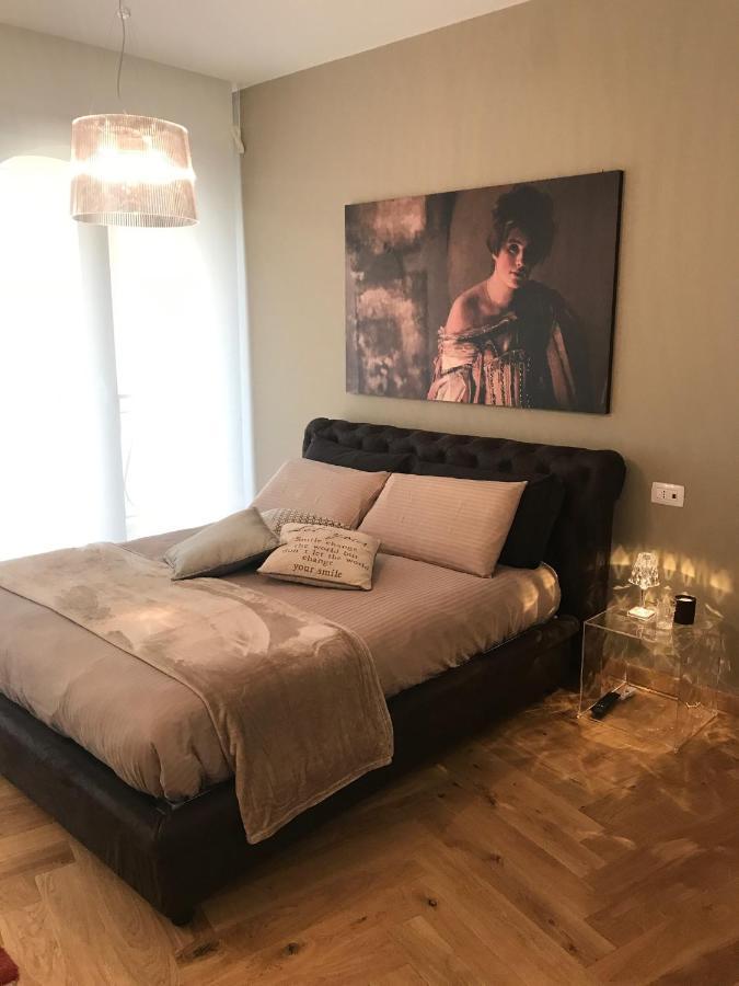 Suite La Castellana Тори дел Бенако Екстериор снимка