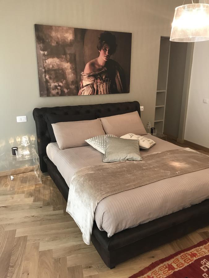 Suite La Castellana Тори дел Бенако Екстериор снимка