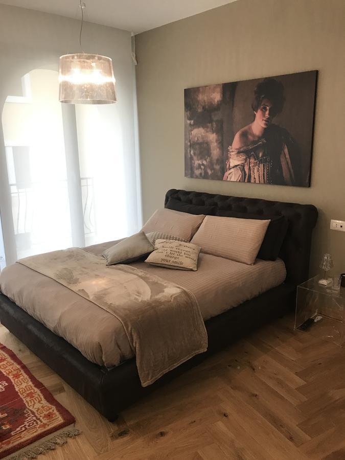 Suite La Castellana Тори дел Бенако Екстериор снимка