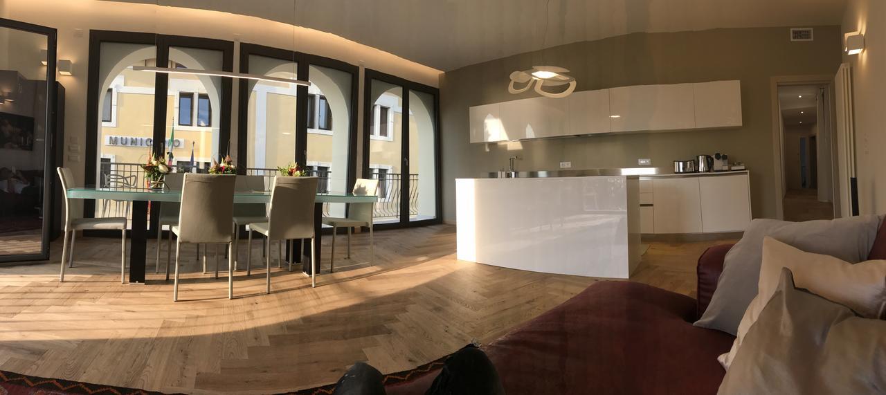 Suite La Castellana Тори дел Бенако Екстериор снимка